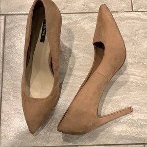 Forever 21 super comfy faux suede pumps